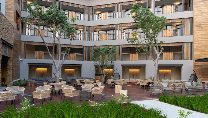 Radisson Blu Mosi-Oa-Tunya courtyard